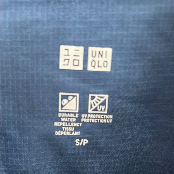Uniqlo Blue UV protection Lightweight Shirt Jacket with excellent condition - Picture 7 of 7